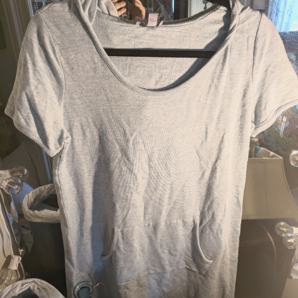 Short Sleeve Knit Top With Front Pocket And A Hood